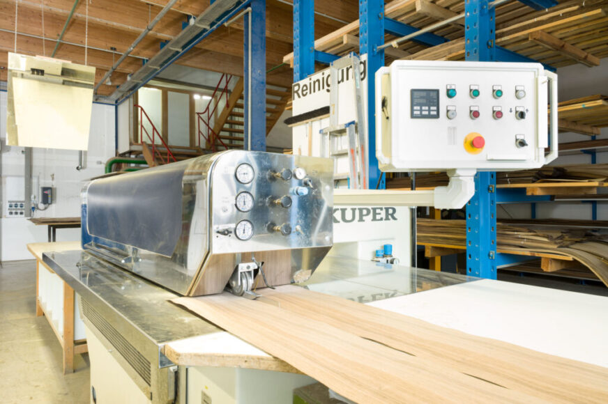 Furnierzusammensetzmaschine