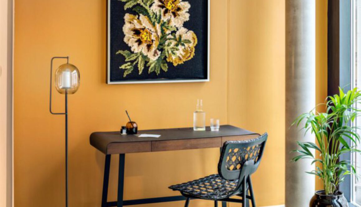 ClassiCon-lantern-light-floor-lamp-pegasus-home-desk-aerias-chair-photo-hassos